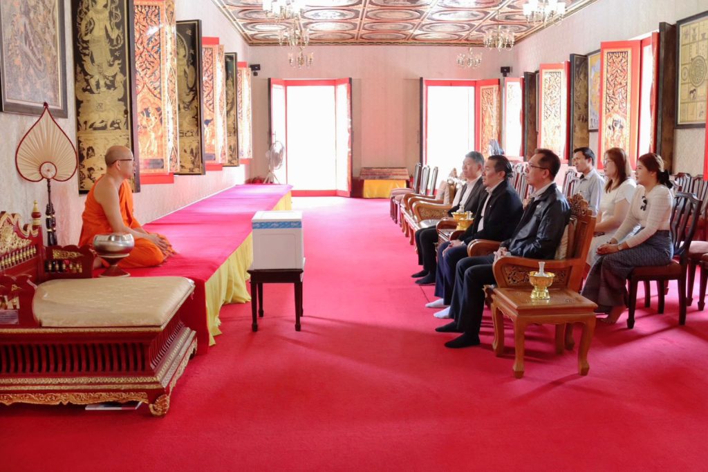 ทำบุญถวายภัตตาหารเพล สิริมงคลแก่ผู้บริหารและพนักงานองค์การสะพานปลา สร้างคุณงามความดีมีจิตใจเมตตา สร้างวัฒธรรมให้กับองค์กร