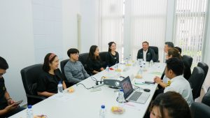 อสป. มอบตัวอย่างสัตว์น้ำทะเลสดให้กับโรงเรียนสตรีศรีสุริโยทัย เพื่อใช้ในการแปรรูปเพื่อการศึกษา เป็นสื่อการเรียนการสอนเรื่องความหลากหลายทางชีวภาพในระบบนิเวศทางน้ำ