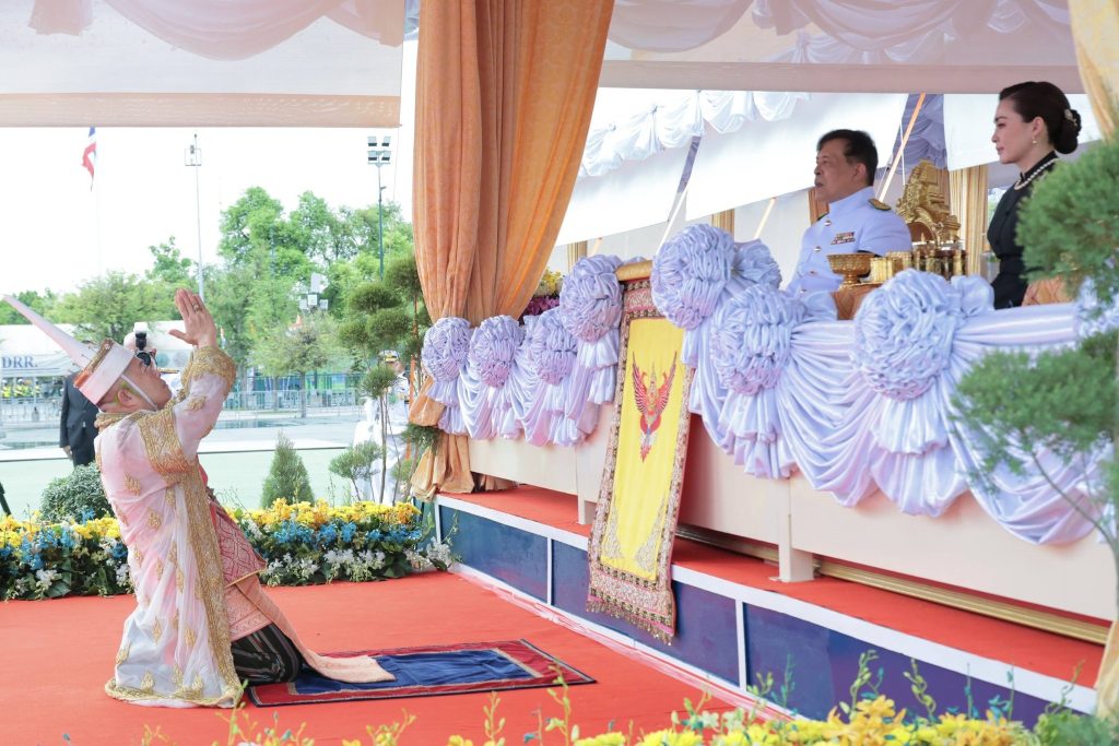 พระบาทสมเด็จพระเจ้าอยู่หัว และสมเด็จพระนางเจ้าฯ พระบรมราชินี เสด็จพระราชดำเนินทรงเป็นองค์ประธานในพระราชพิธีพืชมงคลจรดพระนังคัลแรกนาขวัญ ประจำปีพุทธศักราช 2569 – Copy