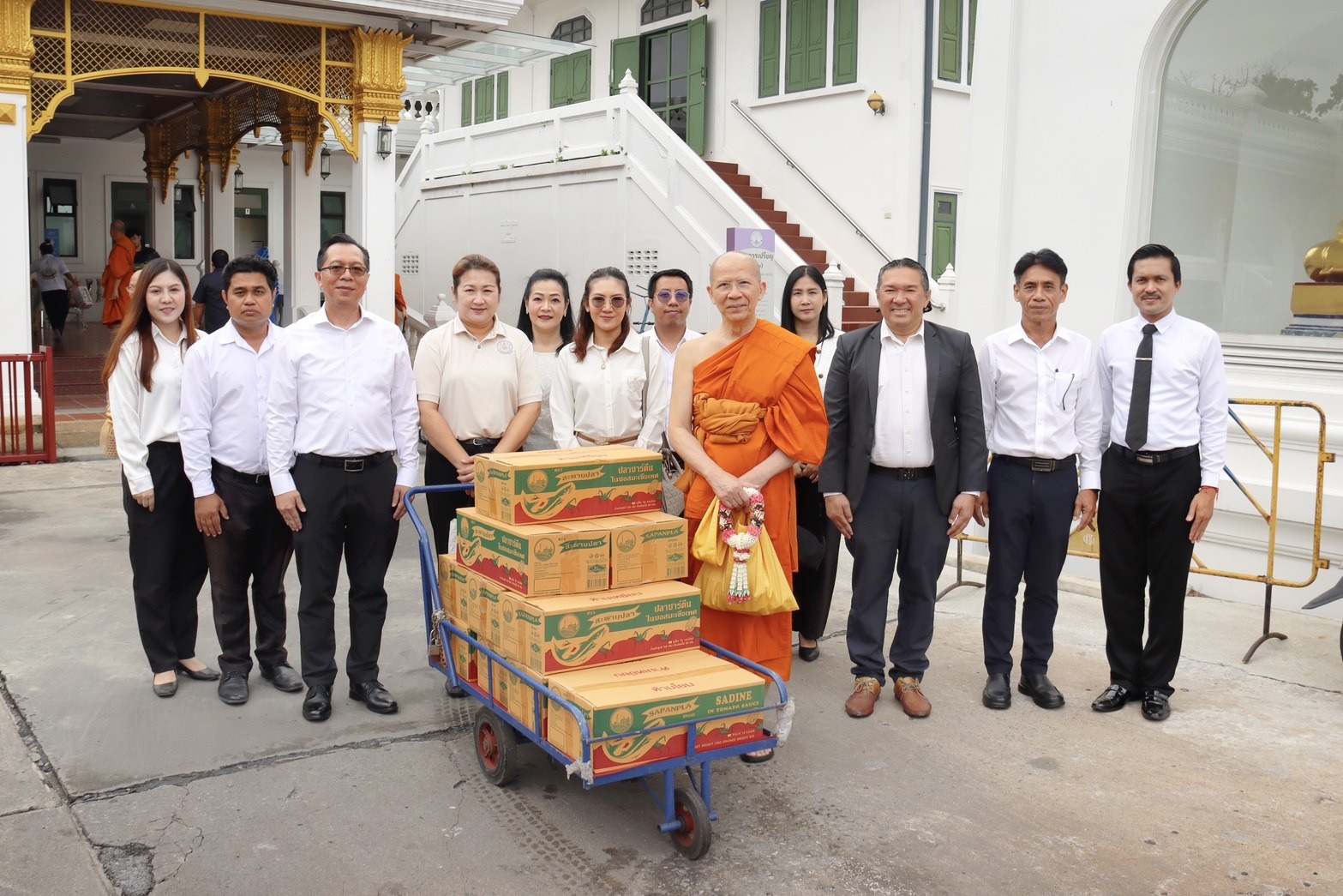 คณะผู้บริหารองค์การสะพานปลา ร่วมน้อมมุทิตาสักการะพระธรรมวชิรปฏิภาณ (บุญมา อาคมปุญฺโญ ป.ธ.๘)